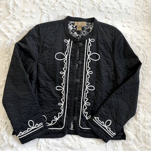 Vintage Jackets & Blazers - Black quilted jacket with embroidery
